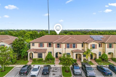 Touwnhouse à vendre à Hialeah, Floride: 3 chambres, 137.77 m2 № 1345433 - photo 2