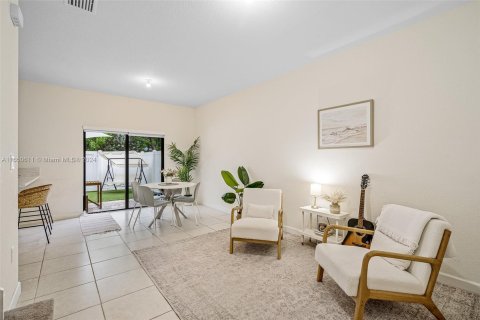 Touwnhouse à vendre à Hialeah, Floride: 3 chambres, 137.77 m2 № 1345433 - photo 7