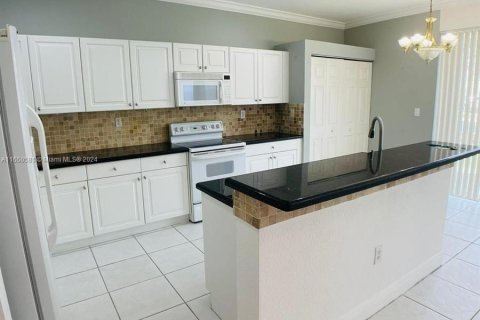 Townhouse in Miramar, Florida 4 bedrooms, 184.88 sq.m. № 1345431 - photo 13