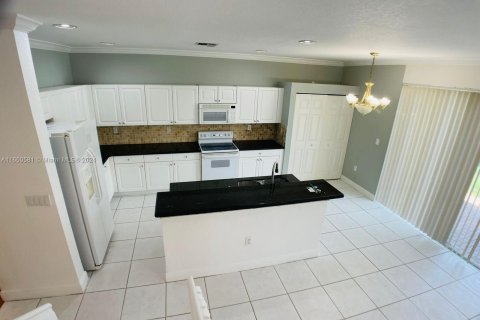 Townhouse in Miramar, Florida 4 bedrooms, 184.88 sq.m. № 1345431 - photo 11