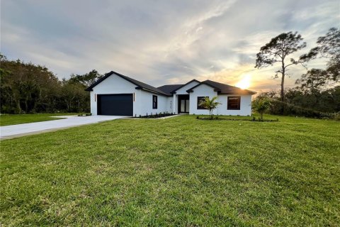 House in Sebring, Florida 4 bedrooms, 194.63 sq.m. № 1121898 - photo 2