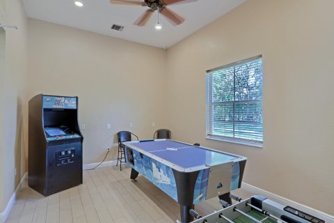 House in Lake Worth, Florida 6 bedrooms, 315.12 sq.m. № 53333 - photo 21