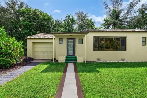 House in Biscayne Park, Florida 2 bedrooms, 147.9 sq.m. № 1118198 - photo 3