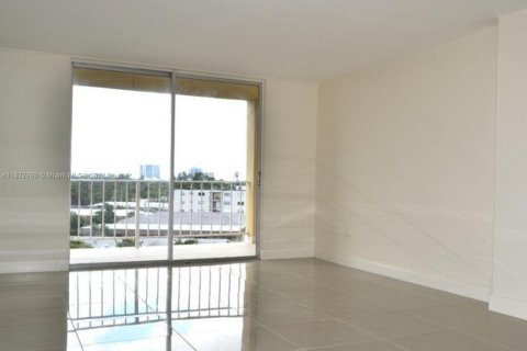 Condo in Miami Beach, Florida, 1 bedroom  № 1293268 - photo 3