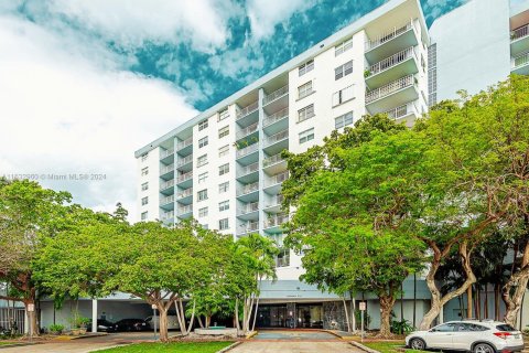 Condo in Miami Beach, Florida, 1 bedroom  № 1293268 - photo 27