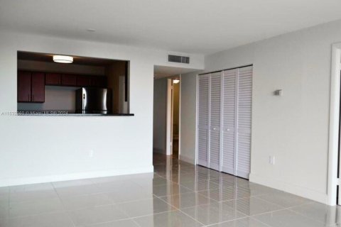 Condo in Miami Beach, Florida, 1 bedroom  № 1293268 - photo 4