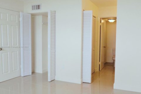 Condo in Miami Beach, Florida, 1 bedroom  № 1293268 - photo 8