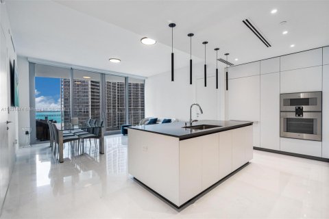 Condominio en alquiler en Miami, Florida, 2 dormitorios, 122.35 m2 № 1293269 - foto 23