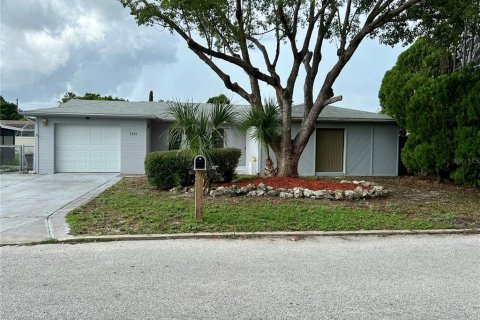 Casa en venta en Port Richey, Florida, 3 dormitorios, 154.4 m2 № 1288461 - foto 1