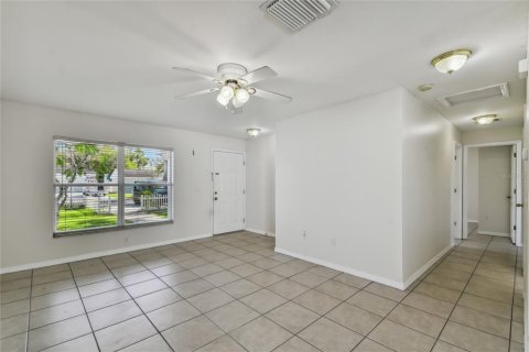 House in Tampa, Florida 3 bedrooms, 110.37 sq.m. № 1410342 - photo 14