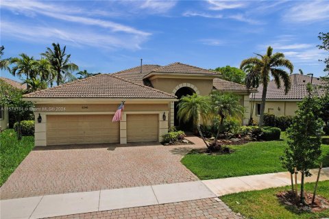 Villa ou maison à vendre à Pembroke Pines, Floride: 5 chambres, 263.29 m2 № 1153411 - photo 1