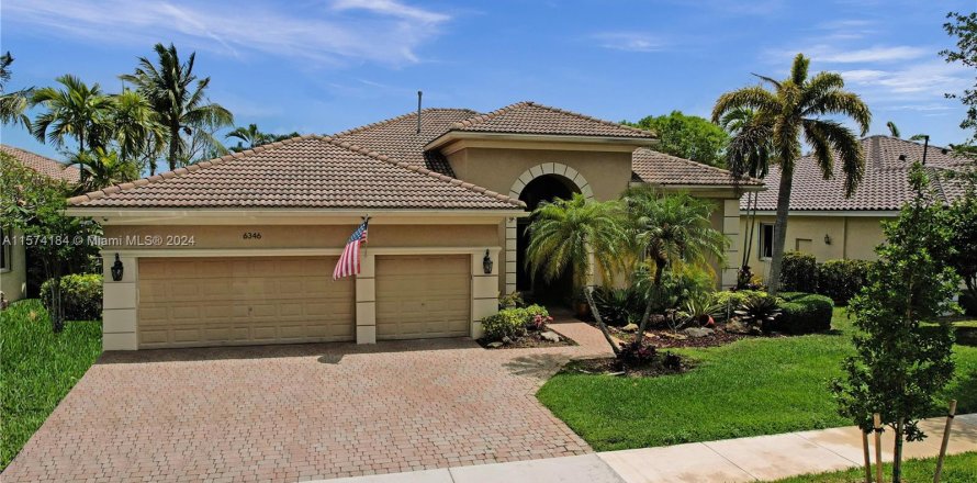 Villa ou maison à Pembroke Pines, Floride 5 chambres, 263.29 m2 № 1153411