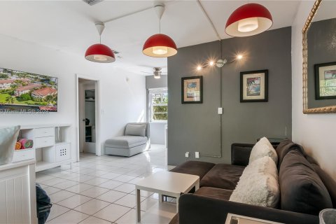 Copropriété à vendre à Fort Lauderdale, Floride: 32.7 m2 № 1391679 - photo 6