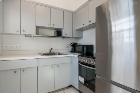 Condominio en venta en Fort Lauderdale, Florida, 32.7 m2 № 1391679 - foto 10