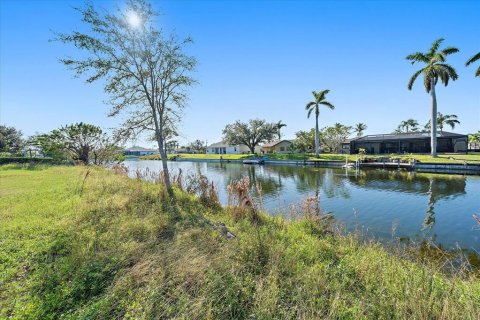 Terreno en venta en Cape Coral, Florida № 1419193 - foto 18