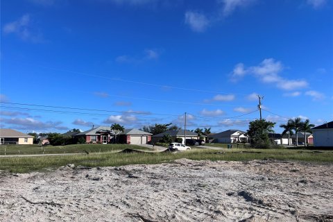 Купить земельный участок в Кейп-Корал, Флорида № 1081475 - фото 4