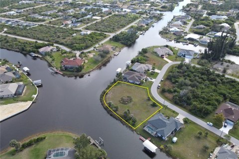 Terreno en venta en Port Charlotte, Florida № 1083019 - foto 1