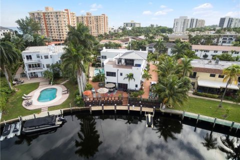 Купить коммерческую недвижимость в Хайленд-Бич, Флорида 747.03м2, № 175427 - фото 1