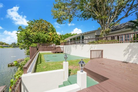 Villa ou maison à vendre à North Miami Beach, Floride: 4 chambres, 316.7 m2 № 685775 - photo 25