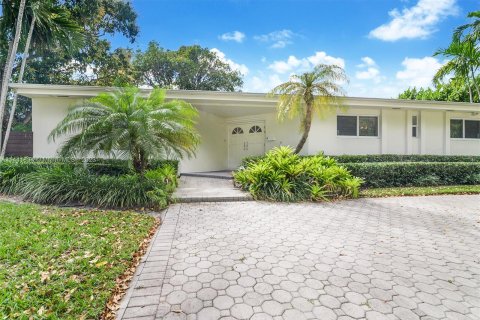 Villa ou maison à vendre à North Miami Beach, Floride: 4 chambres, 316.7 m2 № 685775 - photo 2