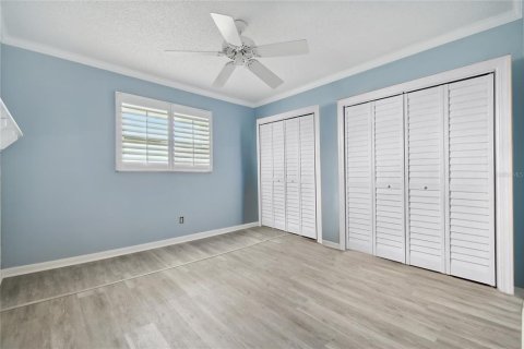 Condo in Tarpon Springs, Florida, 2 bedrooms  № 1379189 - photo 28