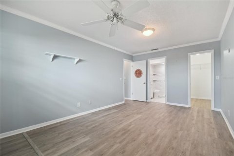 Condo in Tarpon Springs, Florida, 2 bedrooms  № 1379189 - photo 23