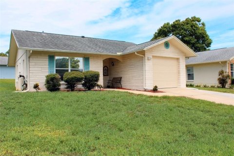 Villa ou maison à vendre à Port Richey, Floride: 2 chambres, 103.86 m2 № 1347360 - photo 1