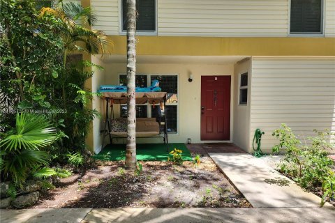 Condo in Hollywood, Florida, 4 bedrooms  № 920578 - photo 12