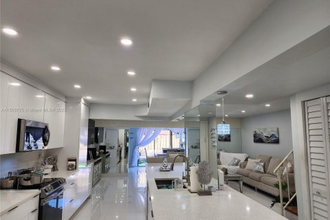 Copropriété à vendre à Hollywood, Floride: 4 chambres, 175.49 m2 № 920578 - photo 2