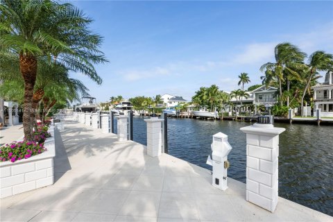 Villa ou maison à vendre à Fort Lauderdale, Floride: 5 chambres, 550.45 m2 № 963516 - photo 16