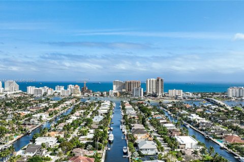 Villa ou maison à vendre à Fort Lauderdale, Floride: 5 chambres, 550.45 m2 № 963516 - photo 2