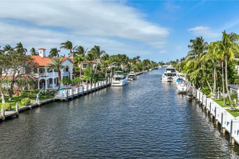 Villa ou maison à vendre à Fort Lauderdale, Floride: 5 chambres, 550.45 m2 № 963516 - photo 7