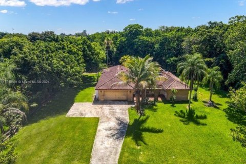 Villa ou maison à vendre à Southwest Ranches, Floride: 4 chambres, 194.26 m2 № 963561 - photo 1
