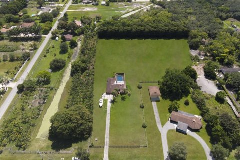 Villa ou maison à vendre à Southwest Ranches, Floride: 4 chambres, 194.26 m2 № 963561 - photo 2