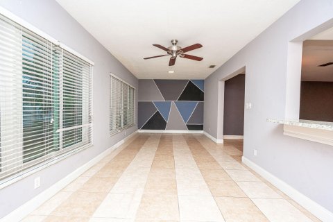 House in Lauderdale Lakes, Florida 2 bedrooms, 127.46 sq.m. № 973018 - photo 16