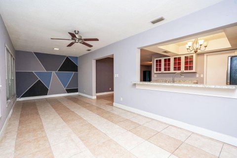 House in Lauderdale Lakes, Florida 2 bedrooms, 127.46 sq.m. № 973018 - photo 17