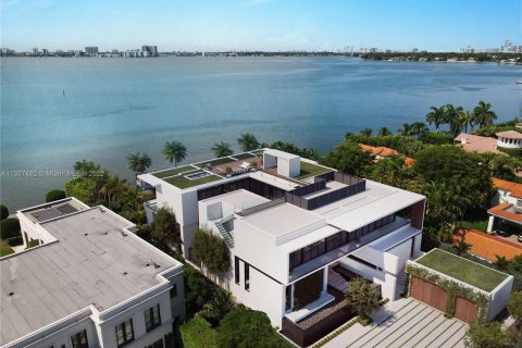 Villa ou maison à vendre à Miami Beach, Floride: 9 chambres, 1166.11 m2 № 176515 - photo 26