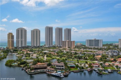 Copropriété à vendre à Sunny Isles Beach, Floride: 2 chambres, 144.28 m2 № 1271645 - photo 2