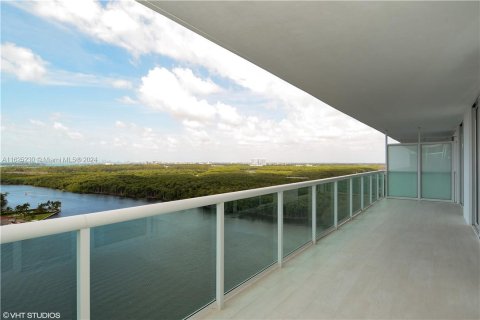 Condo in Sunny Isles Beach, Florida, 2 bedrooms  № 1271645 - photo 5