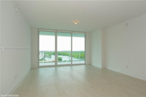 Condominio en venta en Sunny Isles Beach, Florida, 2 dormitorios, 144.28 m2 № 1271645 - foto 13