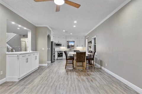 Villa ou maison à vendre à Pembroke Pines, Floride: 3 chambres, 185.62 m2 № 1271643 - photo 8