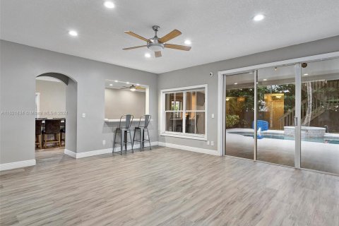 Villa ou maison à vendre à Pembroke Pines, Floride: 3 chambres, 185.62 m2 № 1271643 - photo 6