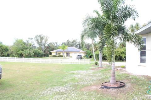 House in Port Charlotte, Florida 3 bedrooms, 133.31 sq.m. № 872612 - photo 30