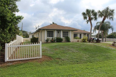 House in Port Charlotte, Florida 3 bedrooms, 133.31 sq.m. № 872612 - photo 3