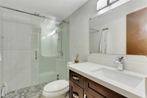 Condo in Miami, Florida, 2 bedrooms  № 1282592 - photo 4