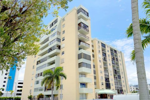 Condo in Miami, Florida, 2 bedrooms  № 1282592 - photo 6