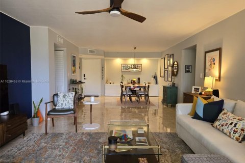 Copropriété à vendre à Miami, Floride: 2 chambres, 113.34 m2 № 1282594 - photo 2