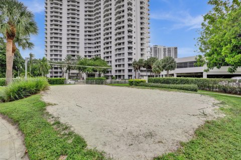 Condo in Aventura, Florida, 2 bedrooms  № 1305748 - photo 23