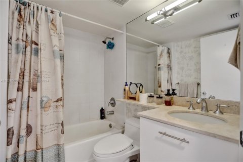 Condo in Aventura, Florida, 2 bedrooms  № 1305748 - photo 14