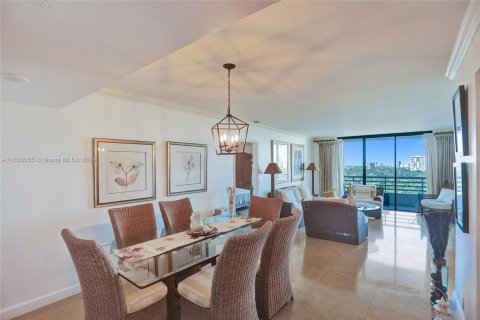 Copropriété à vendre à Aventura, Floride: 2 chambres, 105.63 m2 № 1305748 - photo 1